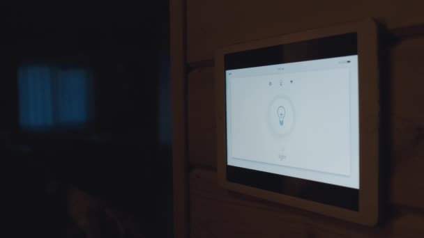 Selectieve Focus Close Van Moderne Domotica Lichtsturing Tablet Aan Muur — Stockvideo
