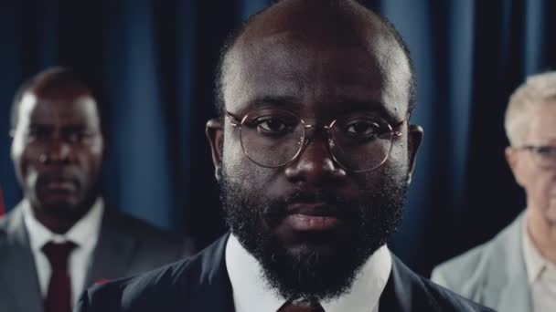 Retrato Cerca Del Carismático Joven Presidente Afroamericano Confiado Vicepresidente Negro — Vídeo de stock