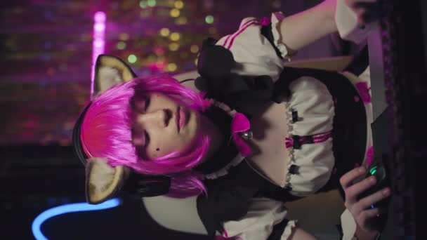 Verticale Medium Shot Van Jonge Blanke Meisje Cosplaying Anime Karakter — Stockvideo