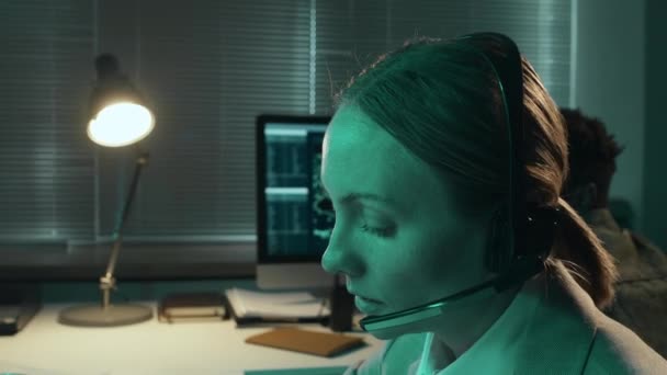 Tilt Shot Female Civil Officer Talking Headset Looking Computer Screen — Vídeo de stock
