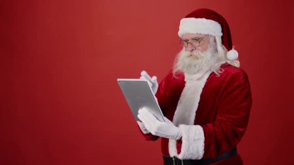 Tiro Medio Anciano Traje Gafas Tradicionales Santa Claus Con Barba — Vídeos de Stock