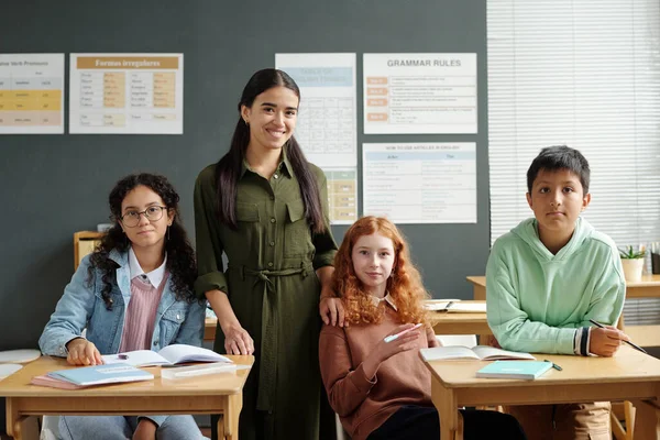 Young Successful Teacher Group Diligent Secondary School Learners Looking Camera — Stock Photo, Image