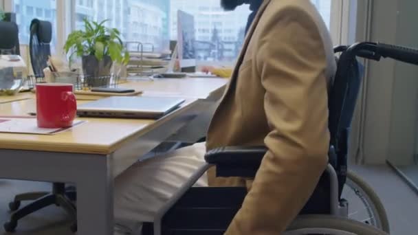 Tilt Shot African American Male Office Worker Sitting Wheelchair Starting — Vídeos de Stock