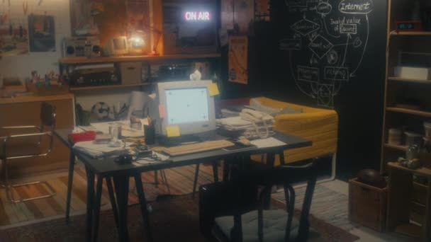 Niemand Schoot Kantoor Garage Interieur Met Oude Computer Bureau Bank — Stockvideo