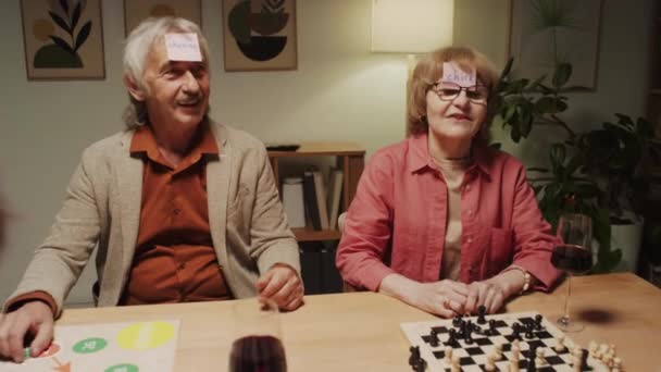 Mittlere Aufnahme Von Senioren Die Genießen Wer Ich Bin Mit — Stockvideo