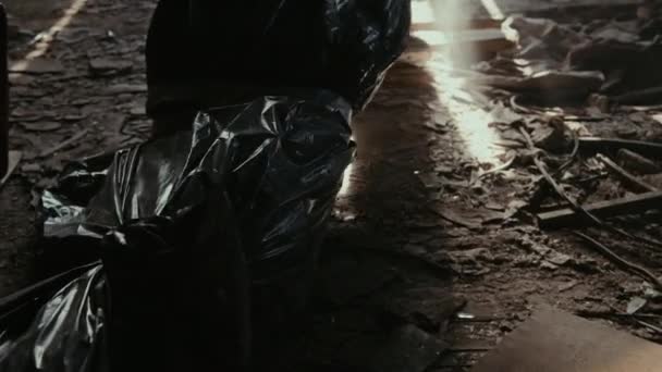Tilt Shot Psychopath Clown Costume Dragging Dead Body Garbage Bag — Stock Video