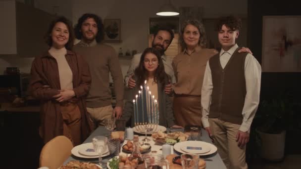 Medium Full Porträttbild Lycklig Judisk Familj Sex Föräldrar Son Och — Stockvideo