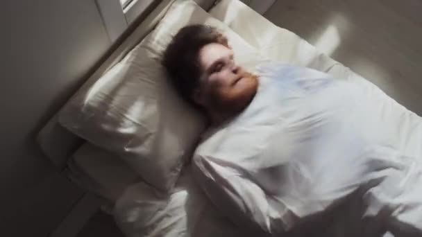 Zeitraffer Hochwinkel Gewalttätiger Patient Mit Psychose Trägt Zwangsjacke Auf Krankenhausbett — Stockvideo
