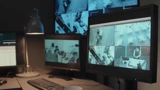 Arc Ninguna Persona Filmada Múltiples Monitores Con Imágenes Video Vigilancia — Vídeos de Stock