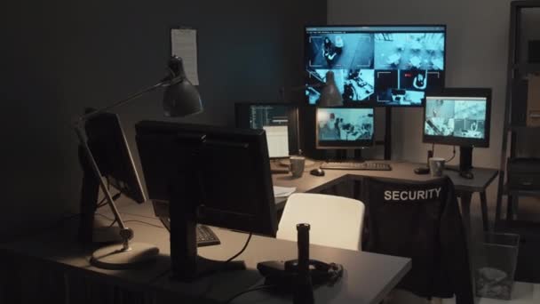 Žádný Člověk Ruční Záběr Prázdné Bezpečnostní Strážní Místnosti Kamerovými Záběry — Stock video