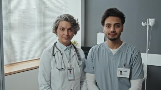 Selektives Fokus Porträt Des Arztes Und Der Krankenschwester Die Auf — Stockvideo