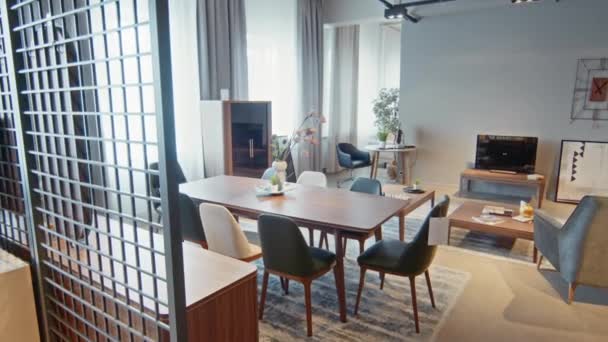 Interior Ruang Makan Yang Cukup Terang Toko Furnitur Dengan Meja — Stok Video