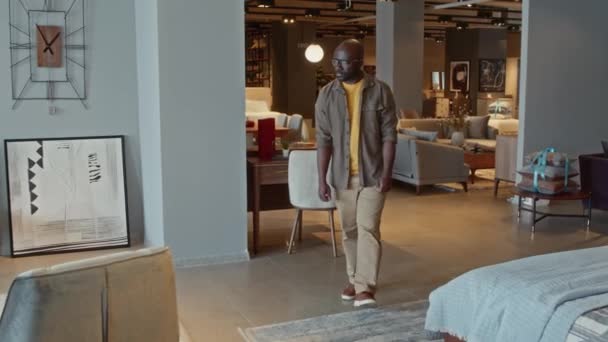 Single Customer Vast Warehouse Walking Shopping Furniture His House — Stock Video