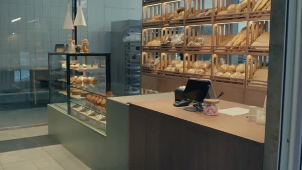 Interieur Van Bakkerij Zonder Mensen Staat Vers Brood Planken Gebak — Stockvideo