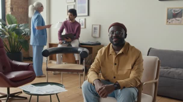 Medium Long Shot Young Joyous Black Businessman Casualwear Sitting Modern — Stock Video