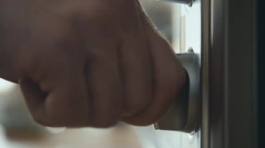 Yandan bıçaklama makrosu fırını kapatma güç kontrolü ve mutfak tepsisi kullanma.