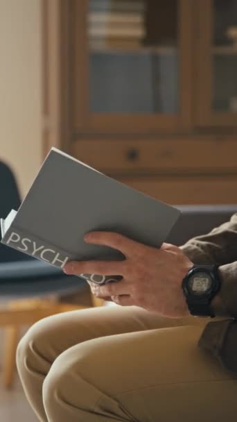 Vertical Side Stab Shot Unrecognizable Man Reading Psychology Book Leaving — Stock Video