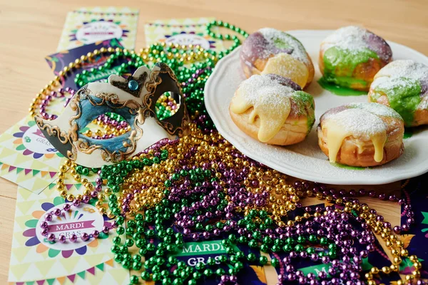 Group Mardi Gras Symbols Postcards Venetian Mask Colorful Beads Appetizing — Stock Photo, Image