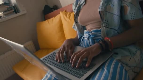 Tilt Footage Attractive Young African American Woman Working Laptop Computer — Stock Video
