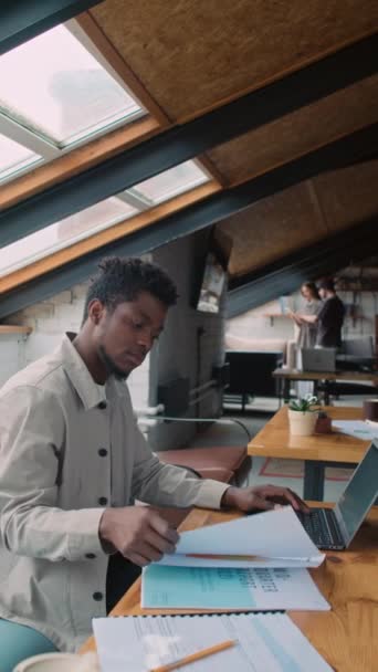 Medium Vertical Shot Young African American Man Sitting Loft Coworking — स्टॉक व्हिडिओ