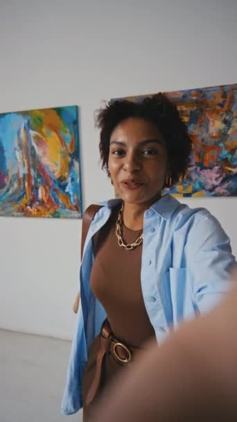 Selfie Vertical Moyen Prise Vue Jeune Femme Afro Américaine Filmant — Video