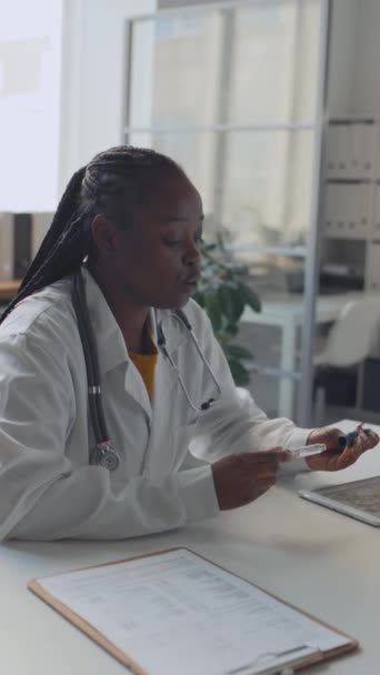 Medium Vertical Shot Black Female Doctor Talking Offscreen Patient Diabetes — Stock Video