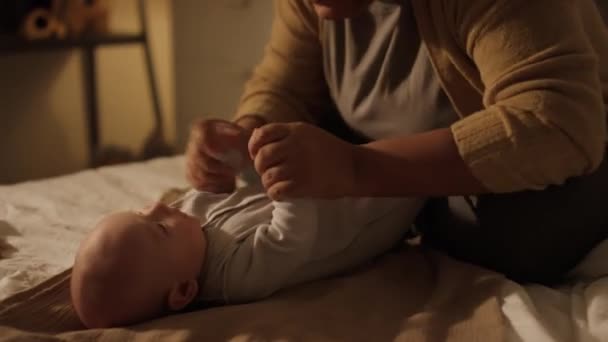 Medium Tilt Shot Month Old Baby Boy Girl Lying Back — Vídeo de Stock