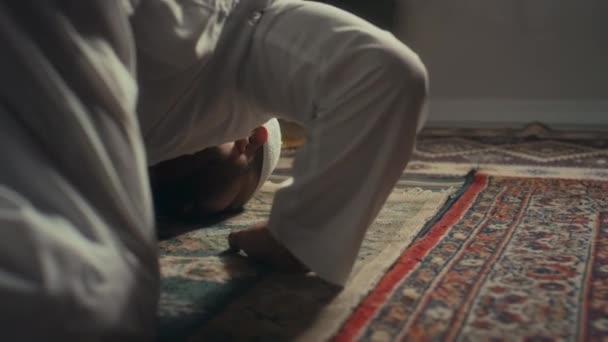 Rear Ground Level Footage Observant Muslim Man Praying Allah Taking — Stock Video