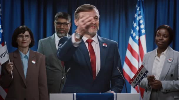 Medium Footage Mature Caucasian Male President Senator Candidate Wrapping His — Vídeo de Stock