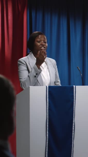 Full Vertikal Bild Afroamerikansk Kvinnlig Kandidat Till Senaten Kongressen Eller — Stockvideo