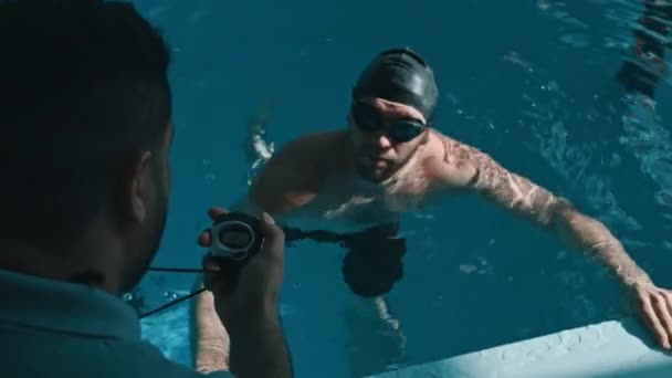 Medium Shoulder Shot Competitive Young Male Athlete Black Cap Swimming — Stock Video
