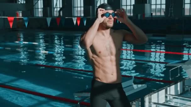 Tiro Médio Jovem Nadador Caucasiano Sexo Masculino Com Tronco Magro — Vídeo de Stock