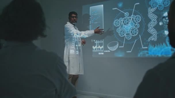 Повний Знімок Індійського Представника Продажу Ліків Лікарів Медичній Конференції Вказуючи — стокове відео