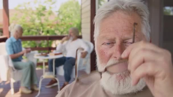 Close Arco Filmato Volto Anziani Allegri Pensionamento Maschile Caucasico Convalescente — Video Stock