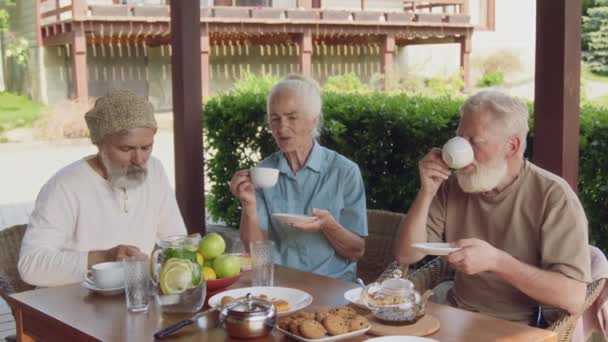 Střední Záběr Tří Starších Obyvatel Kavkazského Domova Důchodců Ženy Dvou — Stock video