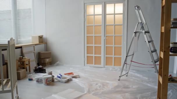 People Footage Interior Empty Nursery Room White Walls Polyethylene Floor — Stock Video