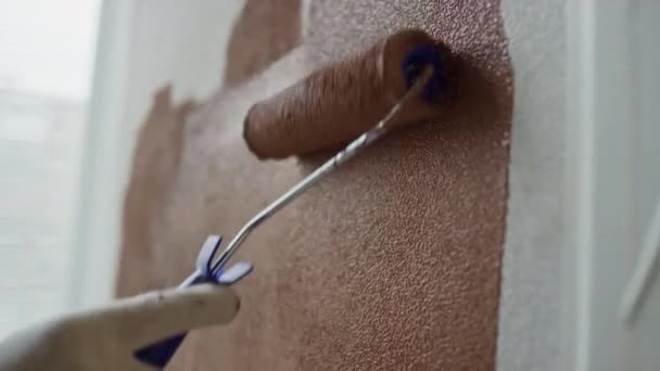 Side Closeup Hand Anonymous Painter Painting Wall Brown Color Using — Stock Video