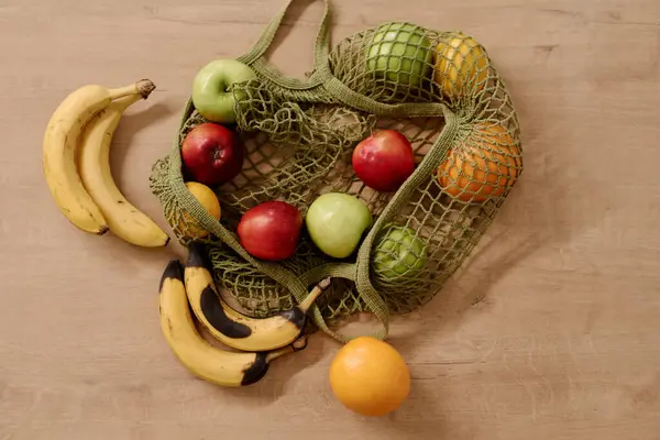 Top Kilátás Bevásárló Táska Választékát Gyümölcsök Beleértve Elkényeztetett Friss Banán Stock Kép