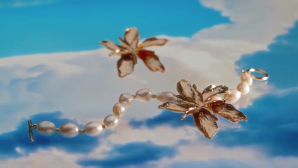 People Closeup Advertisement Natural Pearl Bracelet Golden Floral Earrings Lying — Stock Video