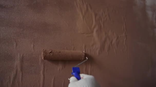 페인트 롤러를 사용하여 색깔을 Lacquering 벽체의 Pov — 비디오