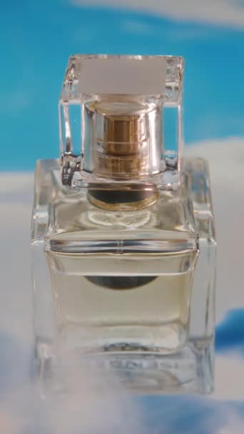 Vertikal Tidak Ada Orang Yang Menutup Botol Aroma Atau Parfum — Stok Video