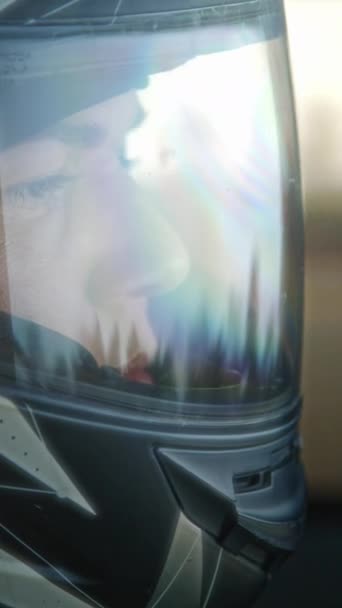 헬멧에 코카서스 스포츠 자동차 드라이버의 프로필의 클로즈업 챔피언십 레이스 트랙을 — 비디오