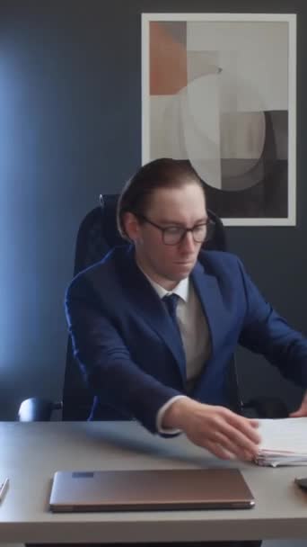 Medium Vertical Portrait Caucasian Male Office Worker Suit Glasses Slick — Vídeos de Stock