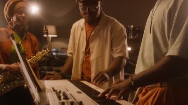 Medium Two African American Male Musicians Standing Electric Piano Studio — Videoclip de stoc