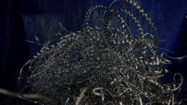 Fabrikadaki metal ve makine üretiminden geriye kalan alüminyum deri talaşı ve metal atıkları, geri dönüşüm için uygun metal atıkları yok.