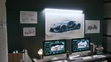 Akşamları otomotiv tasarım stüdyosunda 3 boyutlu tasarım, çizimler, çizimler ve prototipli posterlerle üç mühendis tarafından hiç kimse vurulmuyor.