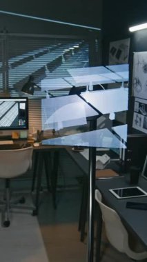 Modern mühendislik ofisinde 3 boyutlu hologram LED fan ve yenilenebilir enerji ile titreşen güneş enerjisi modelinin dikey görüntüsü yok.