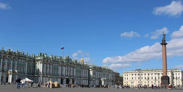 エルミタージュ国立美術館 冬宮殿 サンクトペテルブルクの宮殿広場ビル — ストック写真