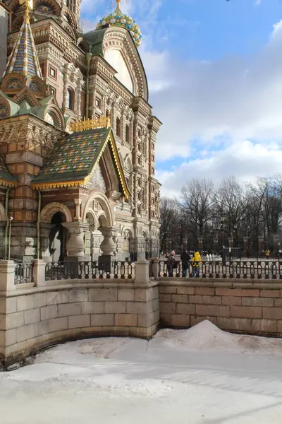 血を流された救い主の大聖堂 サンクトペテルブルクのドームと建築ファサードの詳細の閉鎖 ロシア — ストック写真