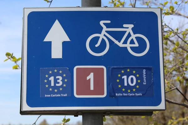 Европейский Дорожный Знак Обозначающий Трек Дорожку Обязательную Велосипедов Коляски Прицепа — стоковое фото
